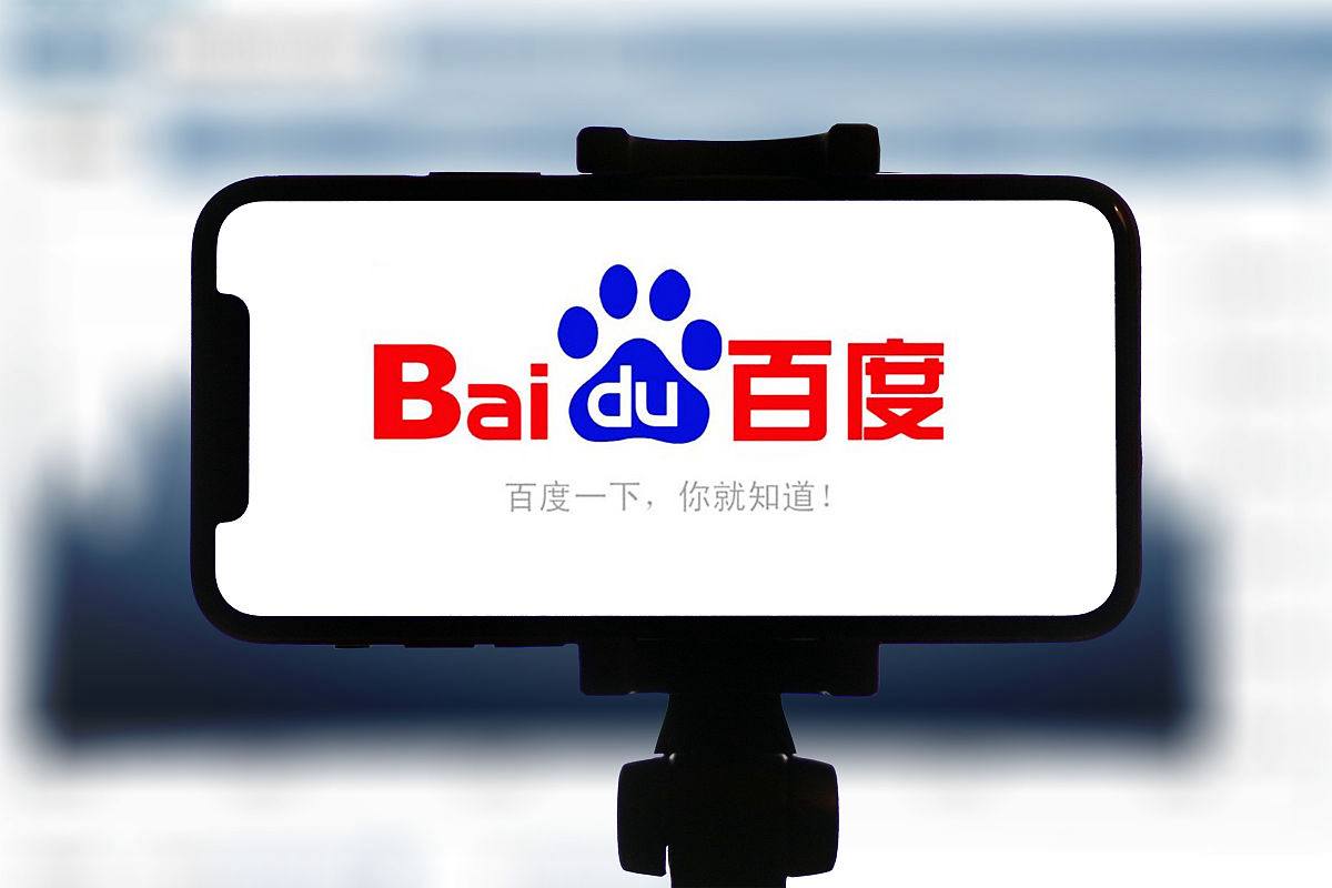 台风天湛江一高校宿舍门被强风吸走